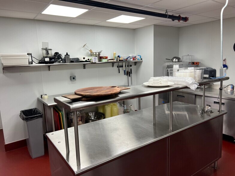 More Photos Of 28 Market St, Warren Theater Concert Hall For Sale