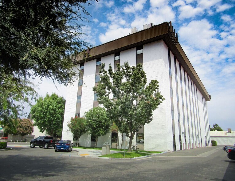 More Photos Of 2323 16th St, Bakersfield Medical For Lease