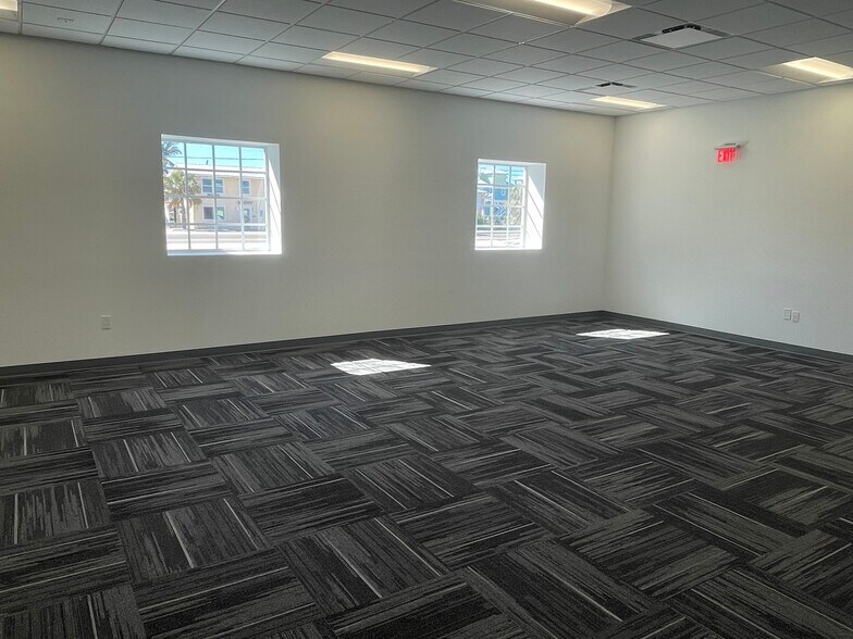 More Photos Of 6061 Estero Blvd, Fort Myers Bank For Sale