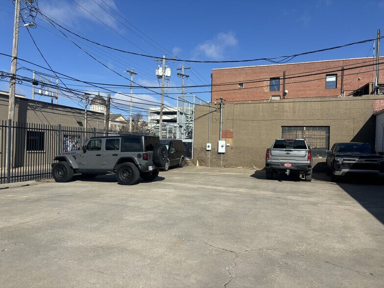 More Photos Of 1001 N Broadway Ave, Oklahoma City Office For Lease