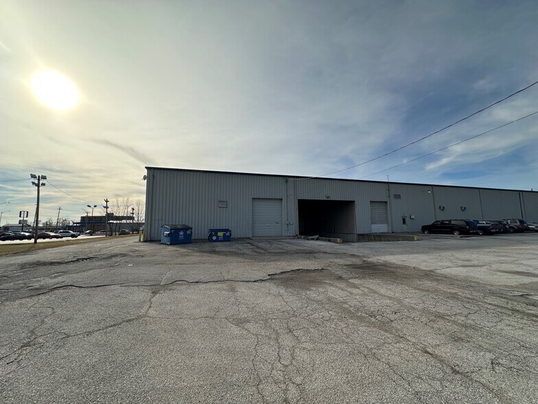 More Photos Of 7111-7113 S Anthony Blvd, Fort Wayne Warehouse For Lease