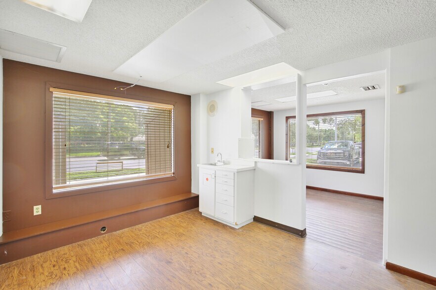 More Photos Of 3306 26th St W, Bradenton Medical For Sale