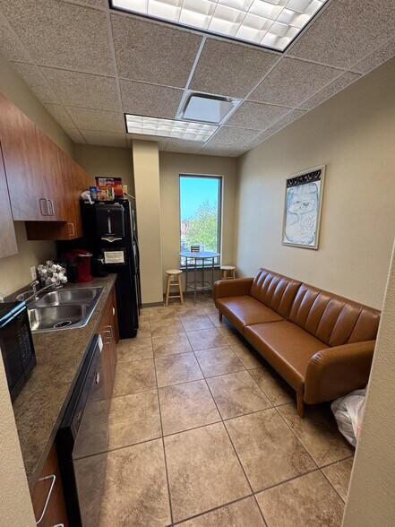 More Photos Of 6801 Isaac's Orchard Rd, Springdale Office For Lease