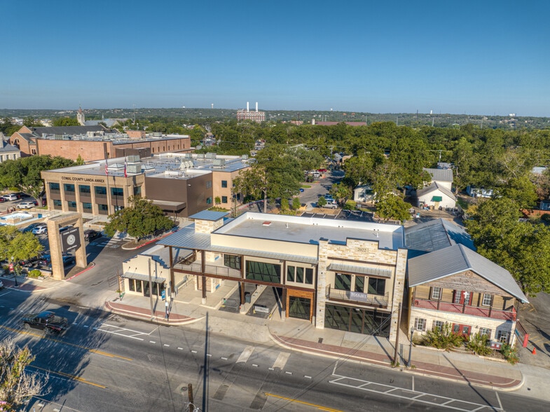 More Photos Of 207 E San Antonio St, New Braunfels Loft Creative Space For Lease