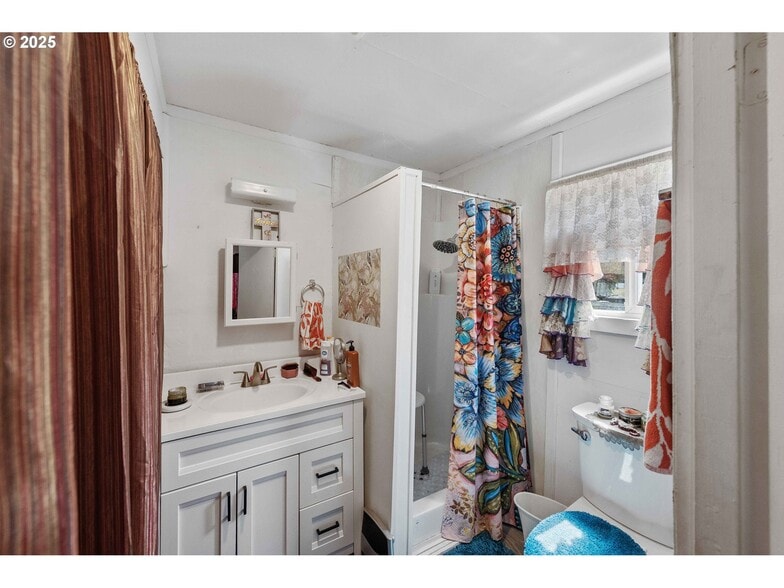 More Photos Of 1900 Monroe St, North Bend Apartments For Sale