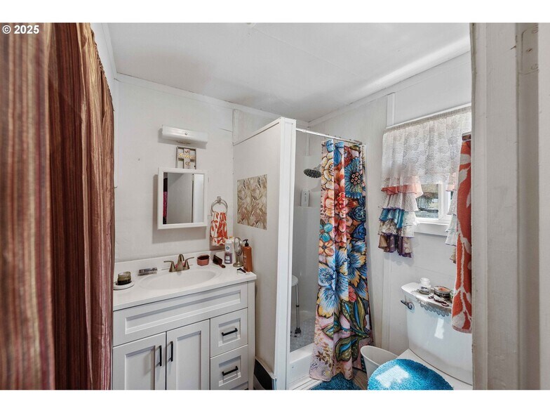 More Photos Of 1900 Monroe St, North Bend Apartments For Sale