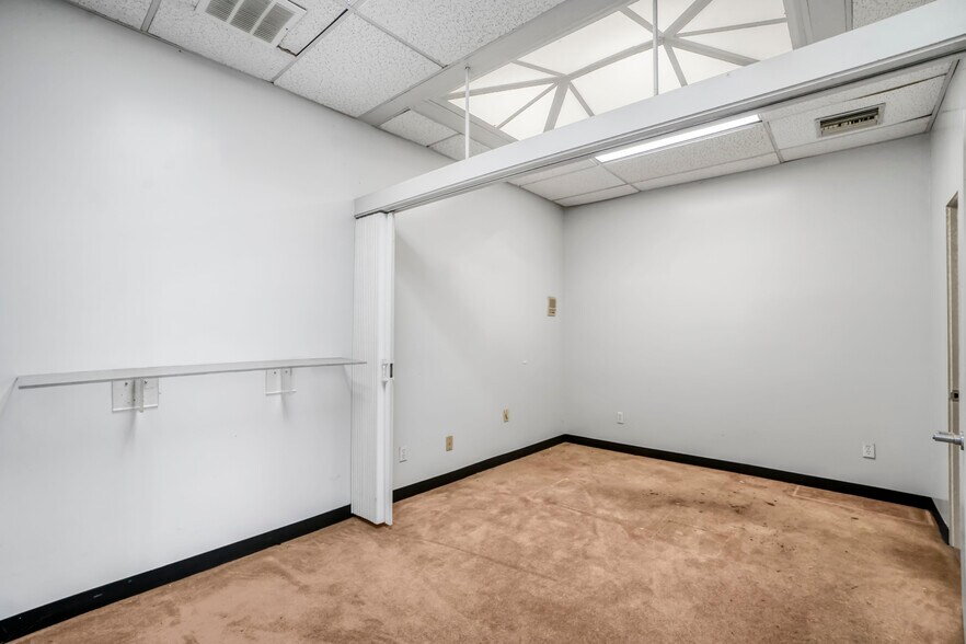 More Photos Of 214 S Locust St, Inglewood Medical For Lease