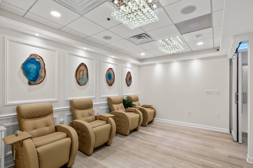 More Photos Of 7601 Lewinsville Rd, McLean Medical For Sale