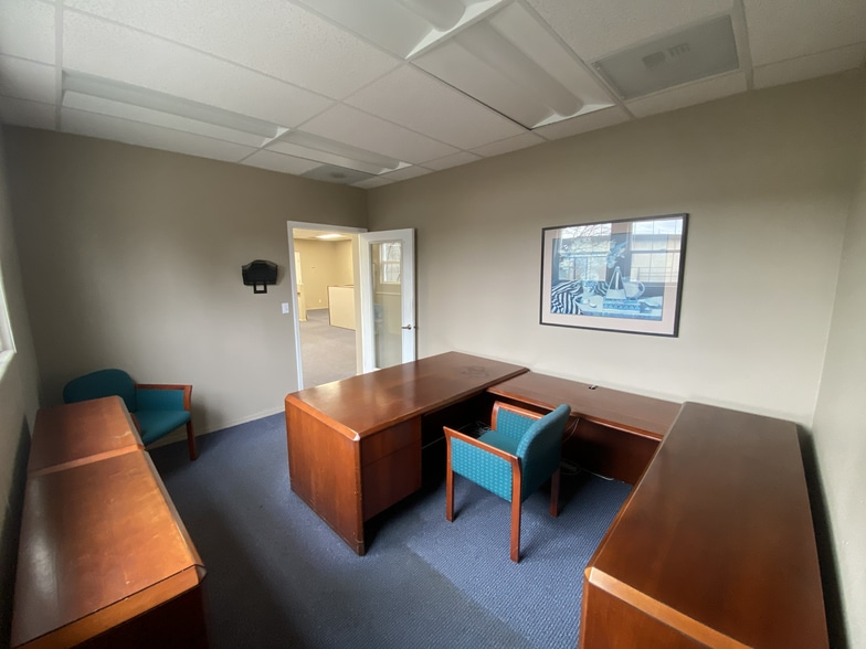 More Photos Of 8333 SE Stark St, Portland Office Residential For Lease