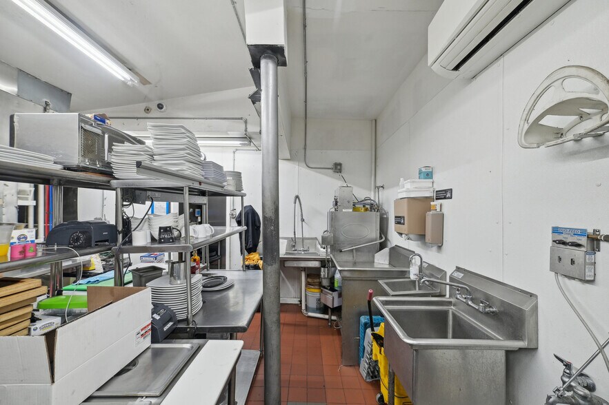 More Photos Of 487-489 21st Ave, Paterson Bar For Sale