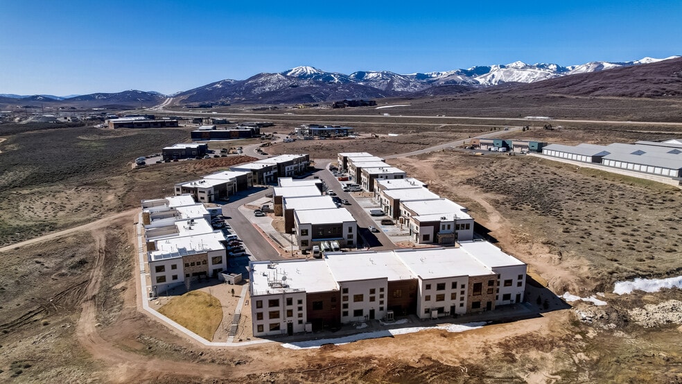 More Photos Of 4554 Forestdale Dr, Park City Light Manufacturing For Lease