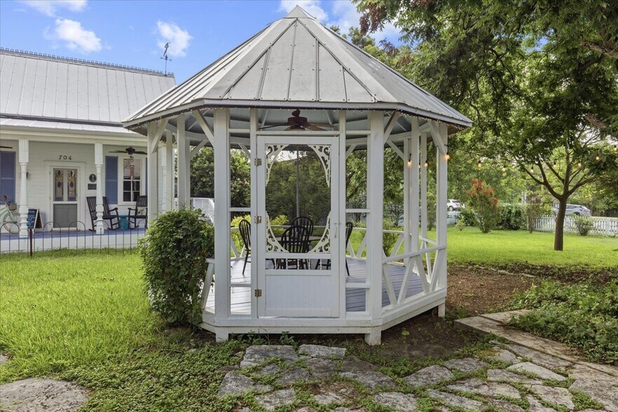 More Photos Of 702 E Main St, Round Rock Office Residential For Sale