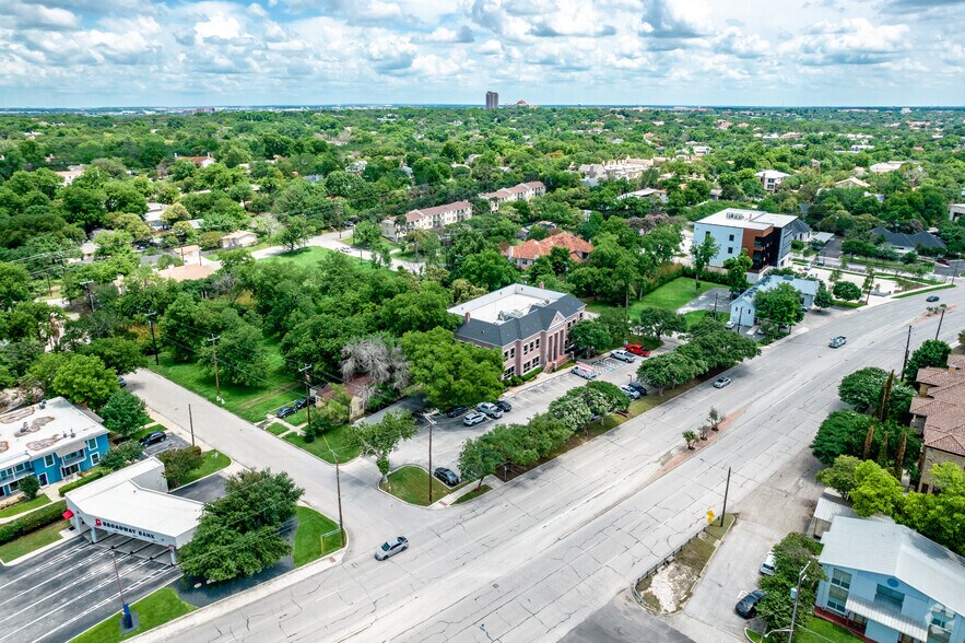 More Photos Of 300 Austin Hwy, San Antonio Office For Lease