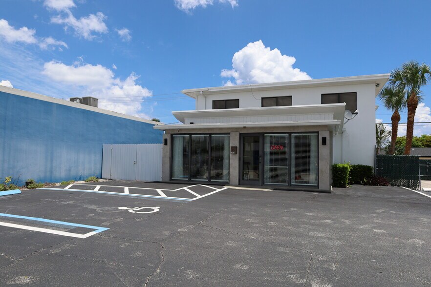 More Photos Of 1822-1826 N Dixie Hwy, Lake Worth Freestanding For Sale