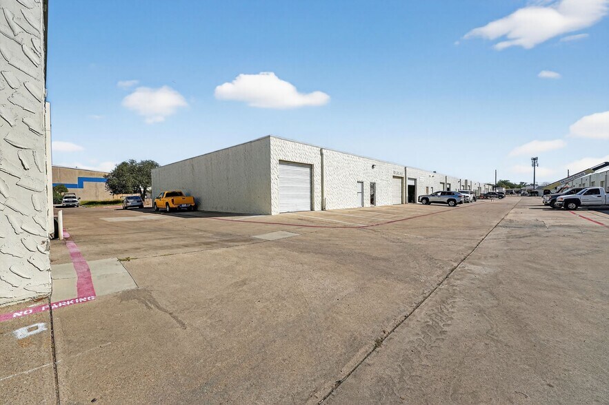 More Photos Of 410-420 Lillard Rd, Arlington Flex For Lease