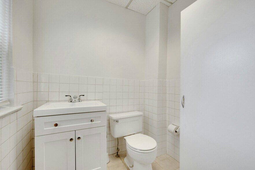 More Photos Of 5 Montague St, Yonkers Office For Lease