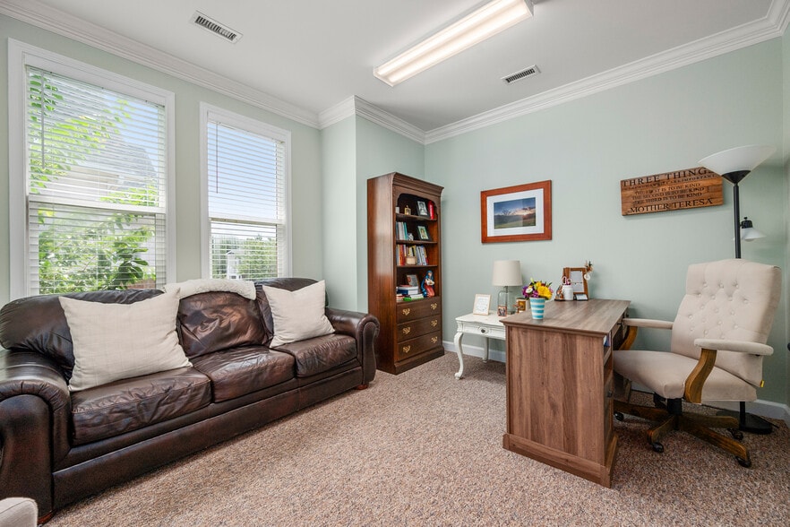 More Photos Of 705-711 Peninsula Dr, Davidson Office For Sale