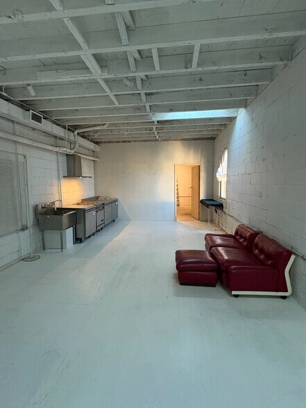 More Photos Of 166A 22nd St, Brooklyn Storefront Retail Office For Lease