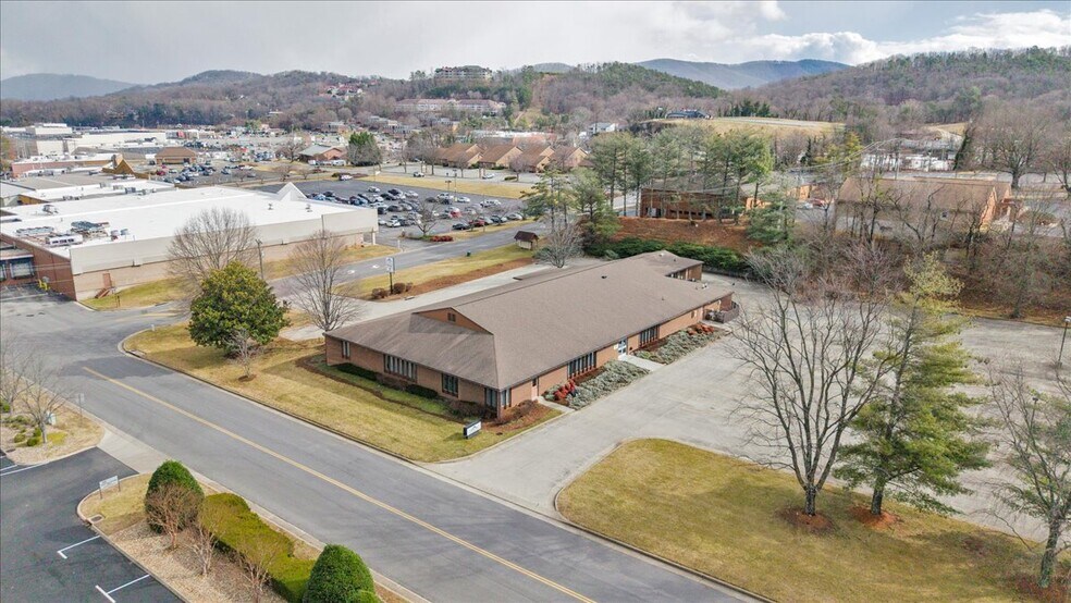 Primary Photo Of 5461 Fallowater Ln, Roanoke Medical For Lease