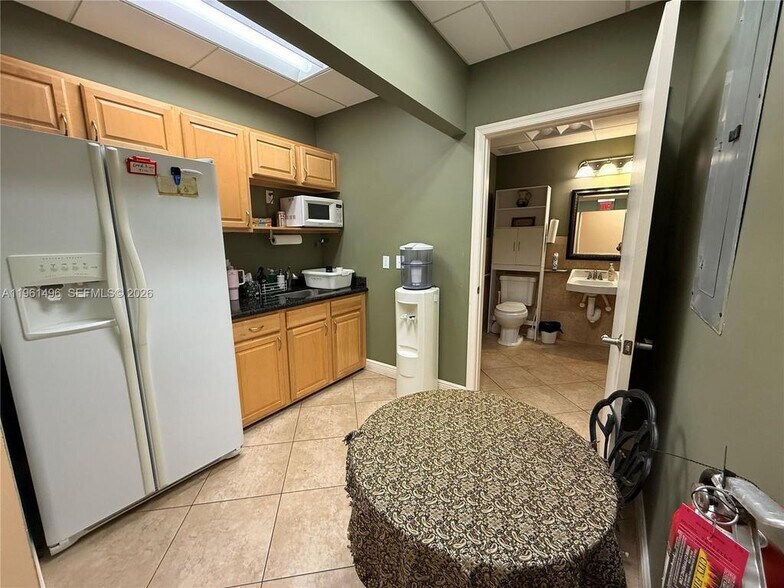 More Photos Of 2699 Stirling Rd, Fort Lauderdale Medical For Lease