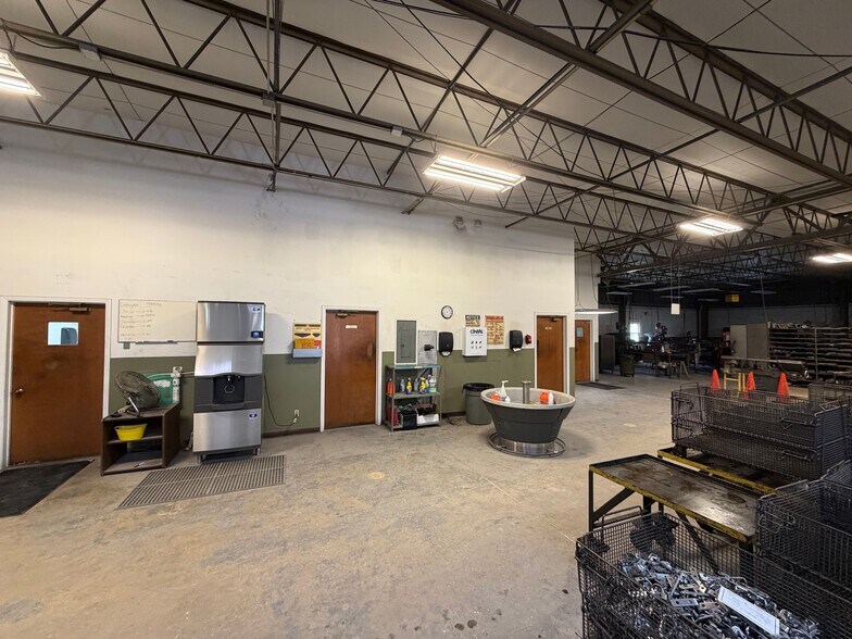 More Photos Of 1022 County Line Rd, Lakeland Industrial For Sale