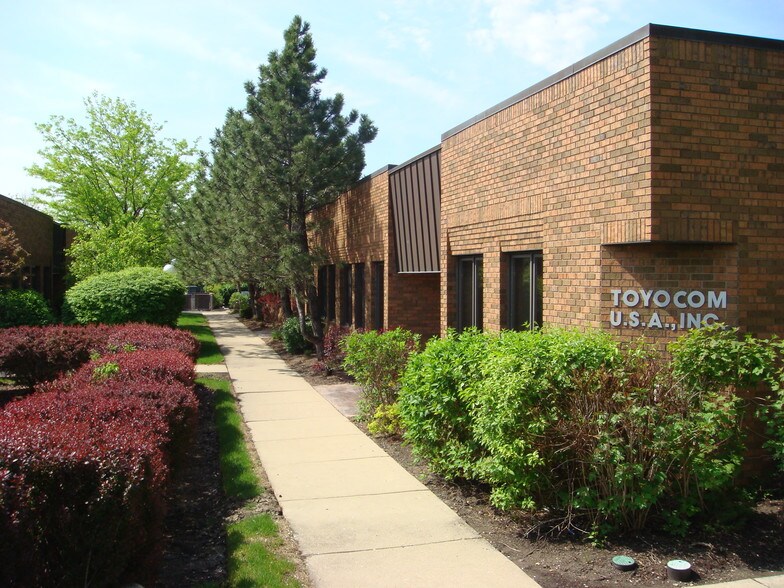 More Photos Of 657 E Golf Rd, Arlington Heights Unknown For Lease