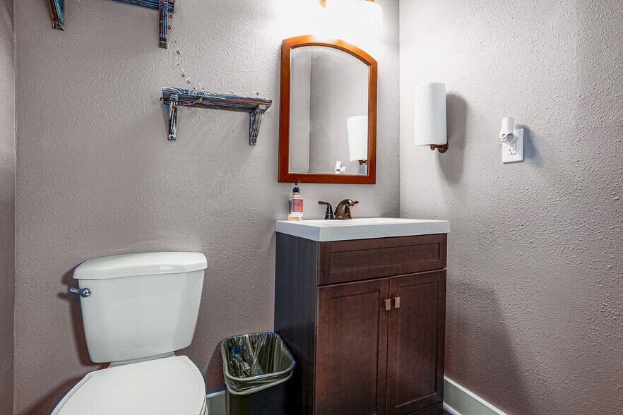 More Photos Of 69 W Macclenny Ave, Macclenny Office For Sale