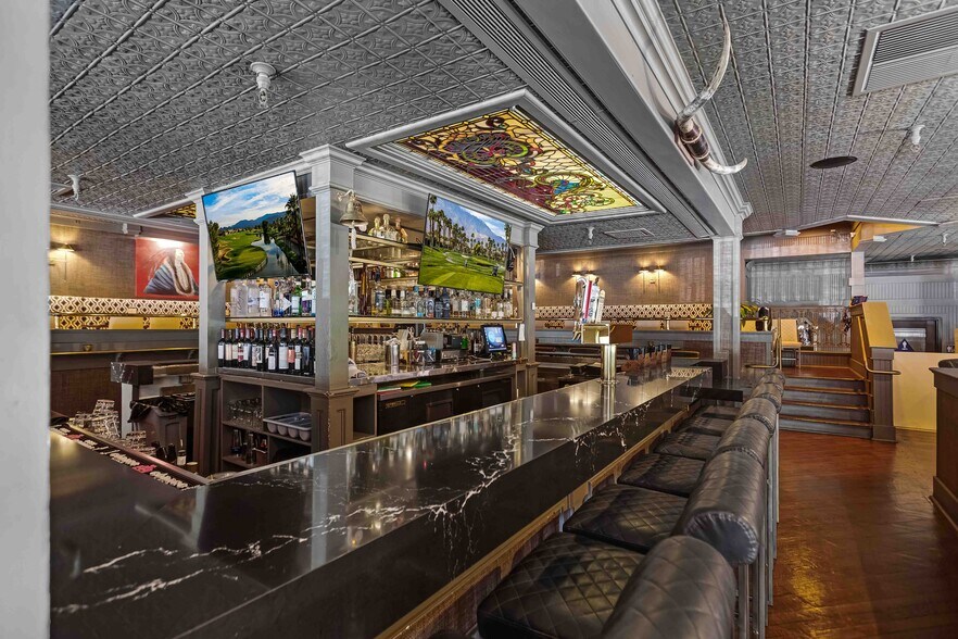 More Photos Of 72620 El Paseo, Palm Desert Restaurant For Sale