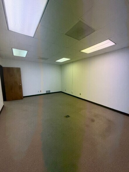 More Photos Of 330 Shipyard Blvd, Wilmington Office Residential For Lease