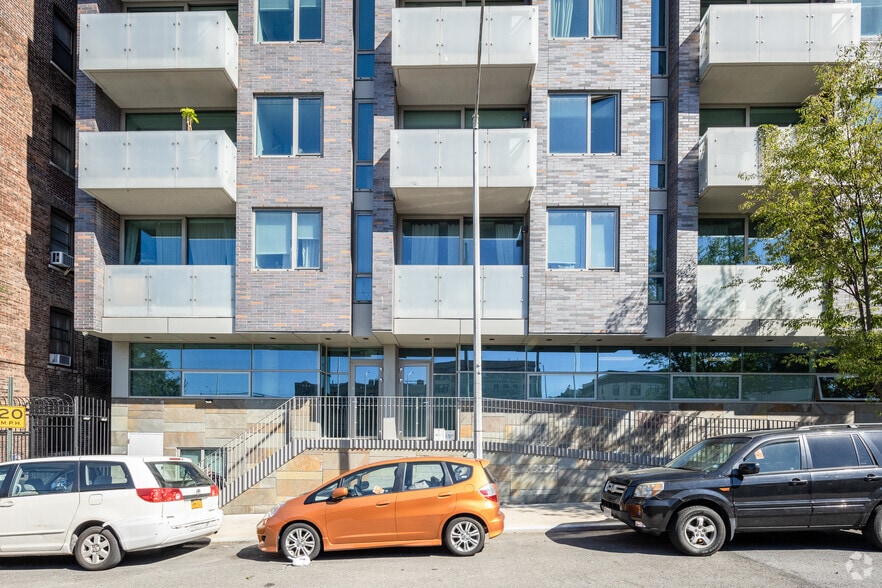 More Photos Of 40 Pinehurst Ave, New York Apartments For Sale