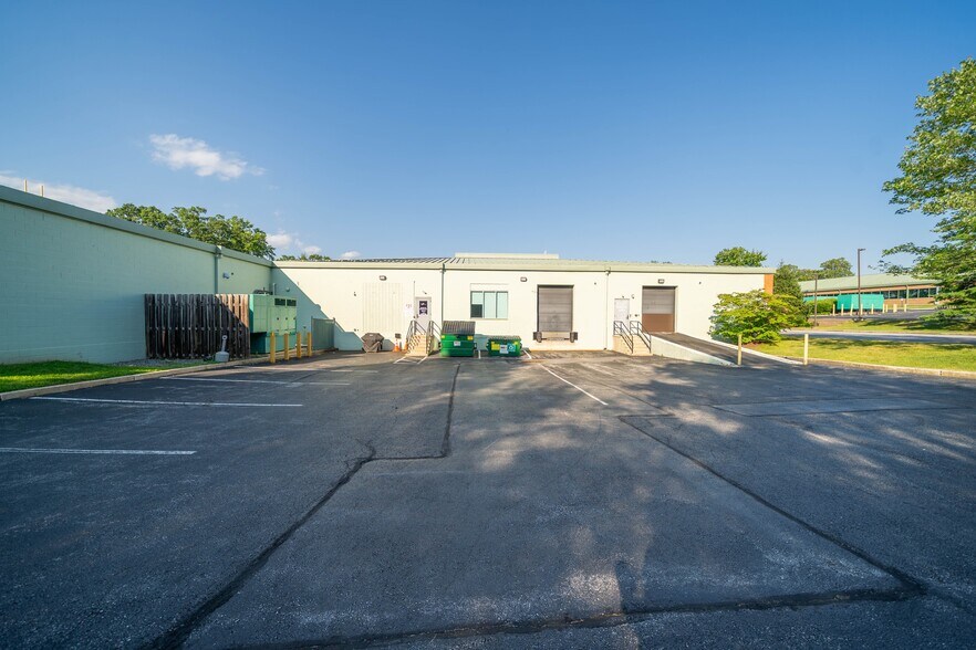 More Photos Of 1220 Ward Ave, West Chester Flex For Lease