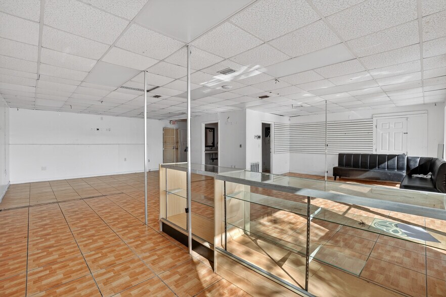 More Photos Of 200 SW 57th Ave, Miami Storefront Retail Office For Lease