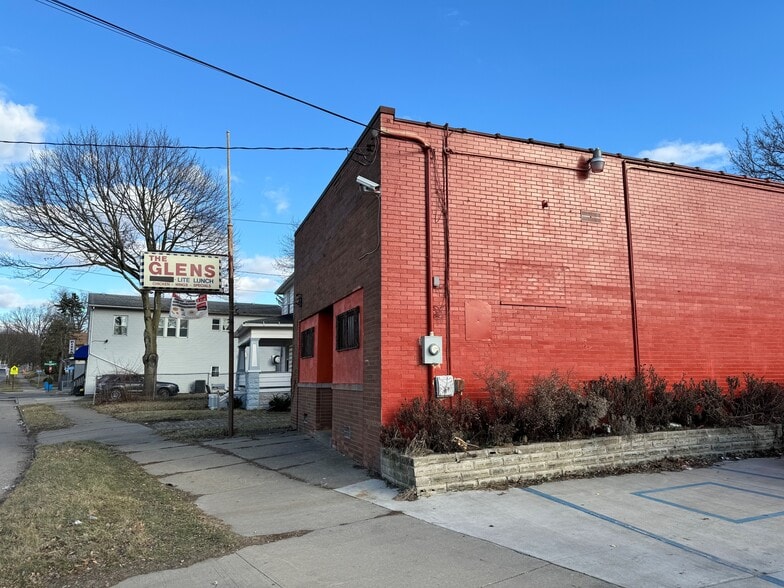 More Photos Of 358 Glenwood Ave, Akron Bar For Sale
