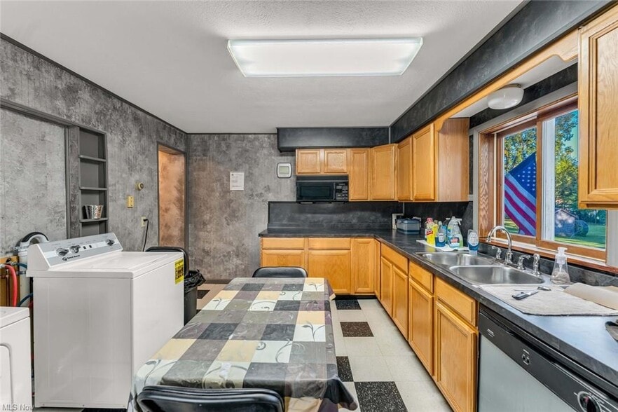 More Photos Of 112 Vine St, Wellington Storefront Retail Residential For Sale