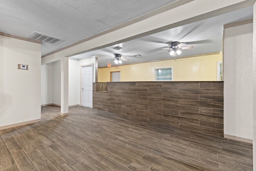 More Photos Of 918 S Adelle Ave, Deland Restaurant For Sale