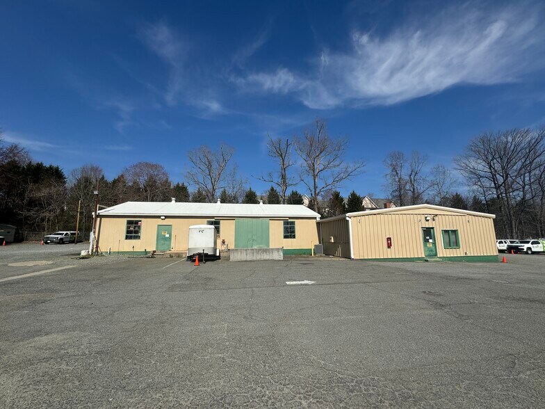 More Photos Of 3831 Reynolda Rd, Winston-Salem Light Distribution For Lease