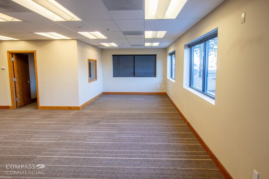 More Photos Of 2747 SW 6th St, Redmond Office For Lease