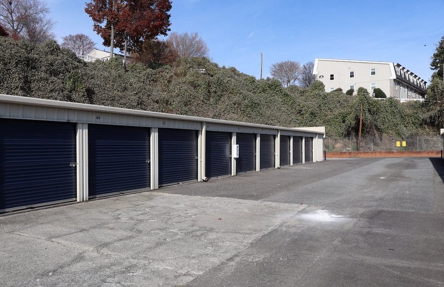 More Photos Of 4889 Country Club Rd, Winston-Salem Self Storage For Sale