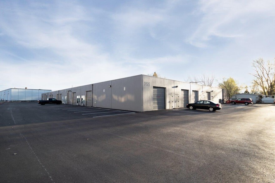 More Photos Of 755 E Greg St, Sparks Light Distribution For Lease