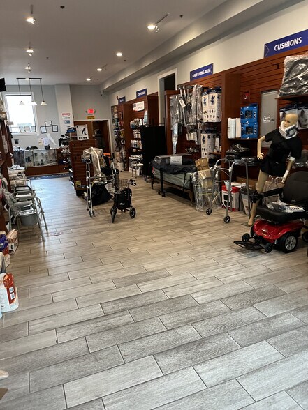 More Photos Of 1618 7th St NW, Washington Storefront Retail Office For Lease