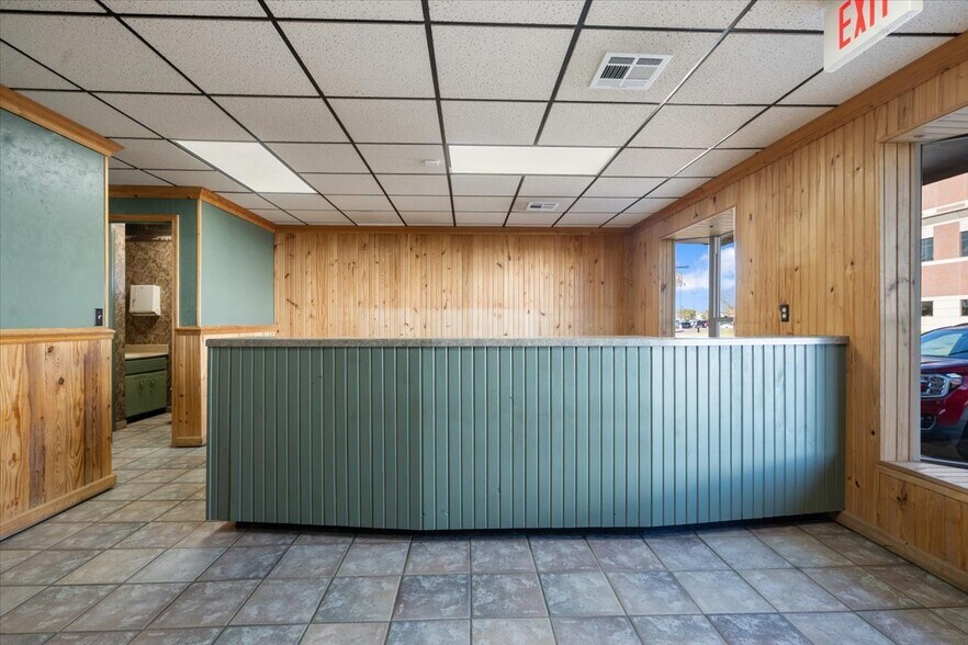 More Photos Of 411 W 1st St, Claremore Office For Sale