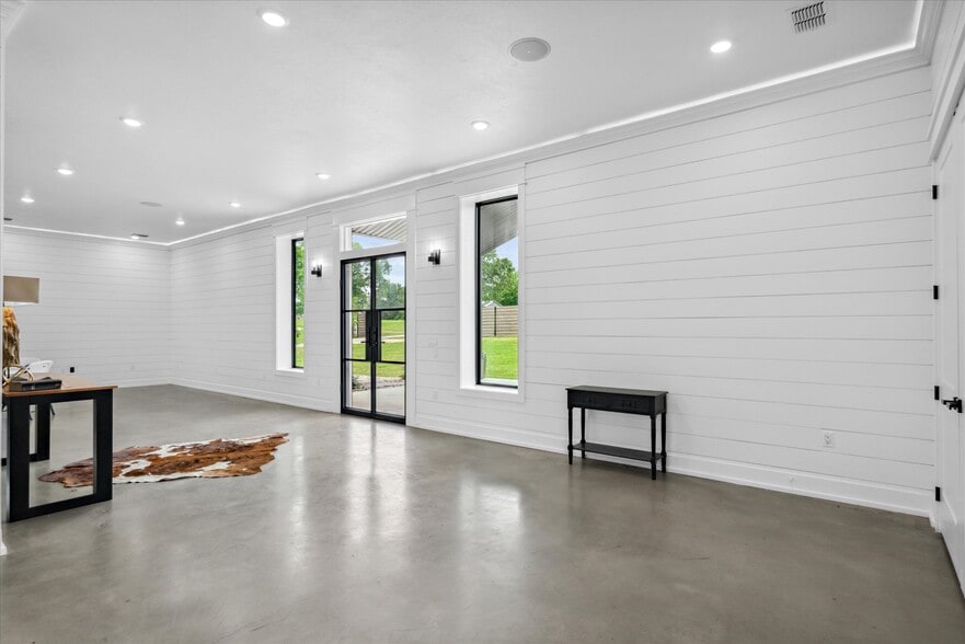 More Photos Of 1972 FM 857, Grand Saline Trailer Camper Park For Sale