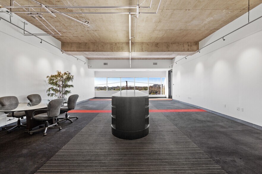 More Photos Of 2566 Overland Ave, Los Angeles Medical For Lease