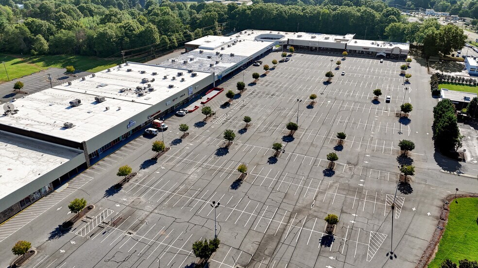 More Photos Of 3035-3086 Waughtown St, Winston-Salem Unknown For Lease