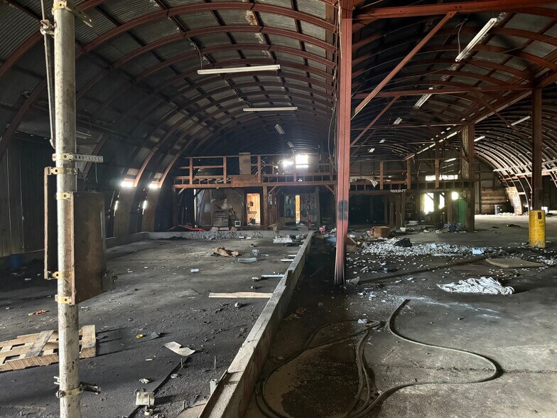 More Photos Of 3821 NW St Helens Rd, Portland Warehouse For Sale