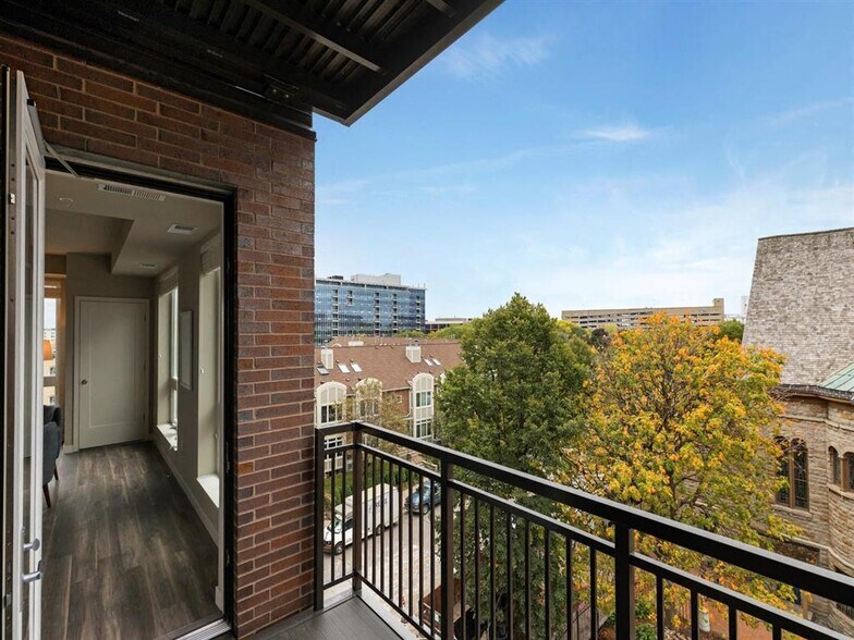 More Photos Of 10 2nd St SE, Minneapolis Apartments For Lease