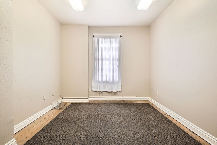 More Photos Of 228 S Seguin Ave, New Braunfels Office For Lease