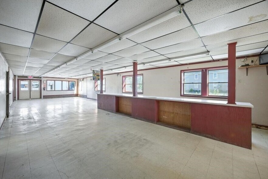 More Photos Of 136 Lake St, Penn Yan Freestanding For Lease