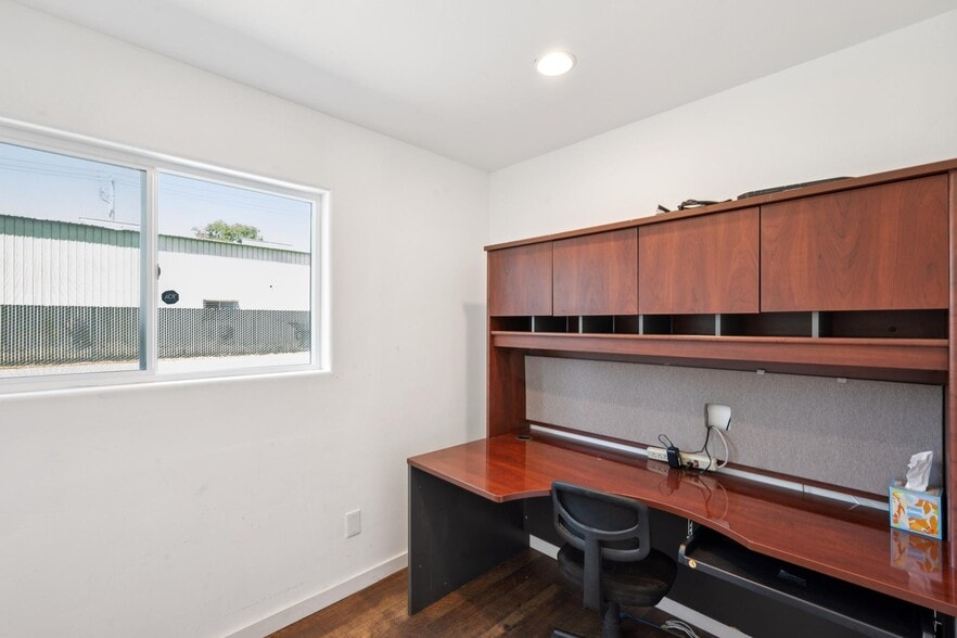 More Photos Of 2475 Bluebell Dr, Santa Rosa Industrial For Lease