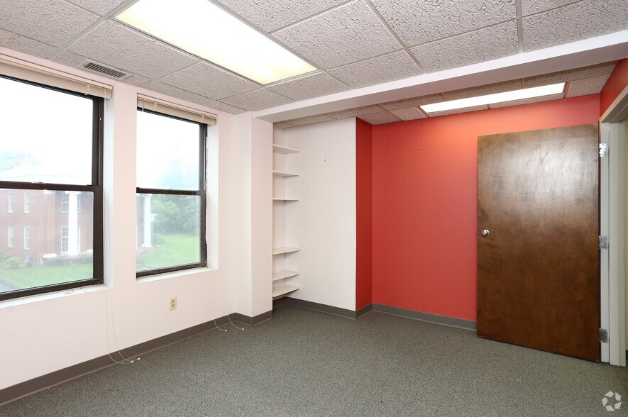 More Photos Of 213-221 Main St, Hartford Office For Sale